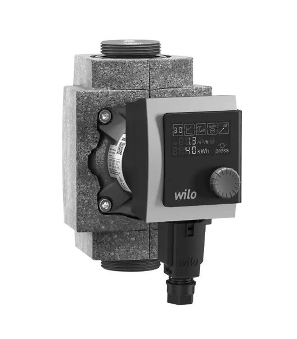 Wilo Nassläufer-Umwälzpumpe mit digitalem Display und Drehknopf, eingebettet in eine isolierende Schale.